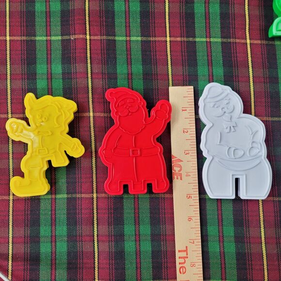 Rudolph the Red Nosed Reindeer Stand-Up Cookie Cutters 16pc 2007 - Picture 8 of 14